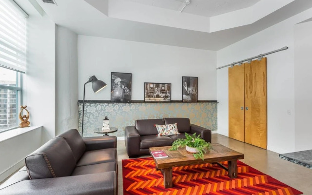 Posh And Luxury Stay In Downtown