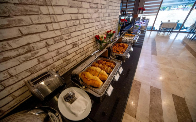 Grand Itimat Hotel