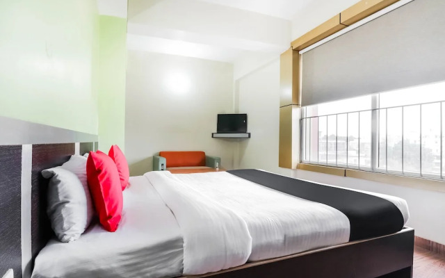 Capital O 49024 Aryavart Hotel