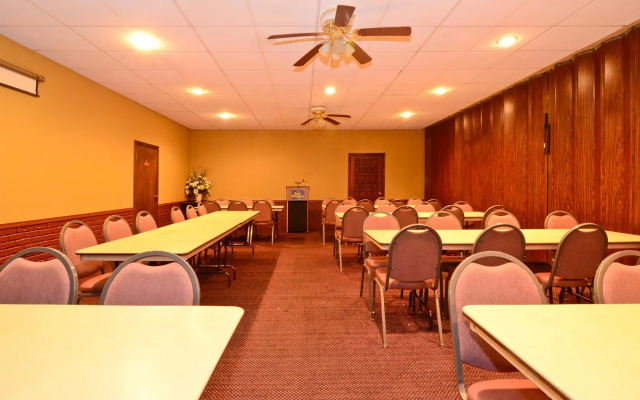 Americas Best Value Inn Iola