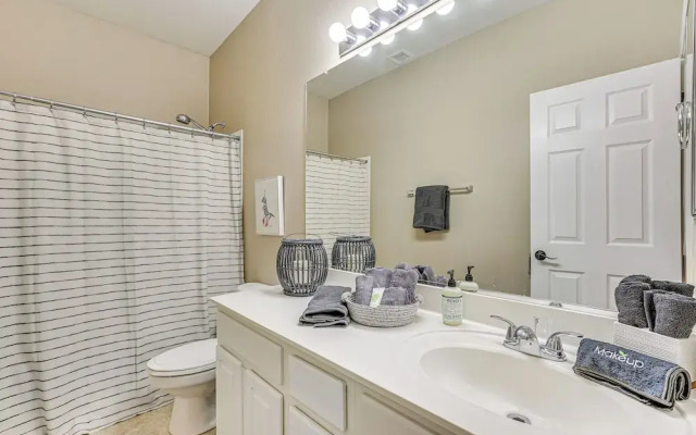 Family-friendly Goodyear Oasis: Fire Table, Pool!