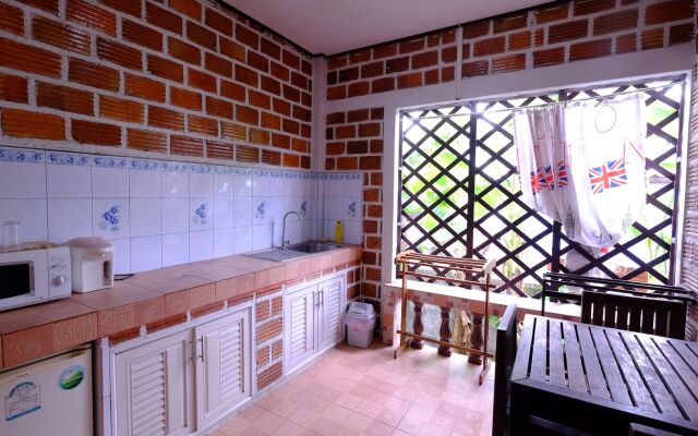 Baan Kwan Charoen Bungalow