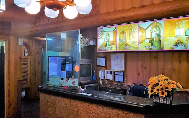 Pine Motel