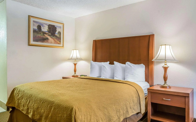 Quality Inn & Suites Bakersfield