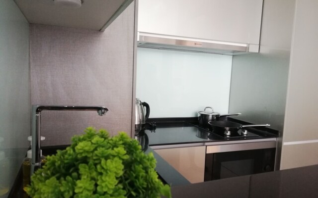 Expressionz Professional Suites by De Space