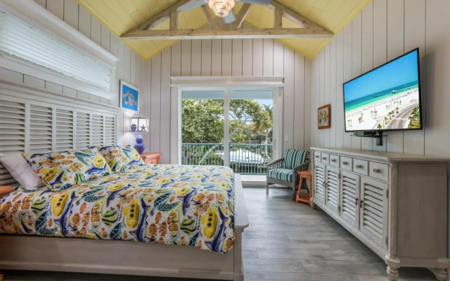 Snook Lookout - 211 Oak Ave