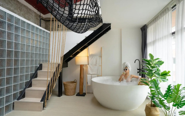 YOLO Bangkok Boutique Hotel