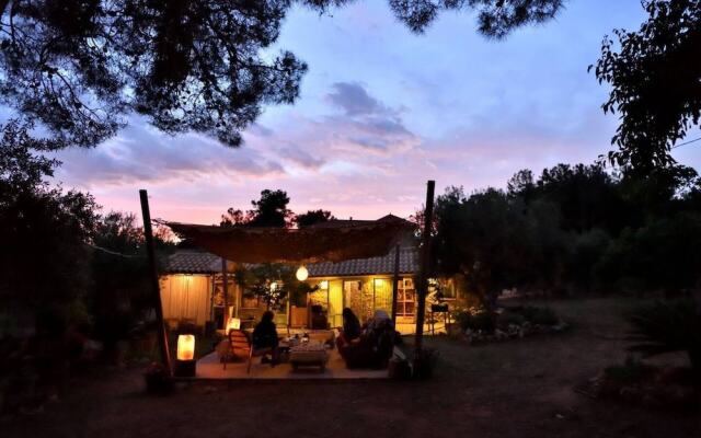 Glamping at a Lovely Tent in Skiaxtro- Marathopoli