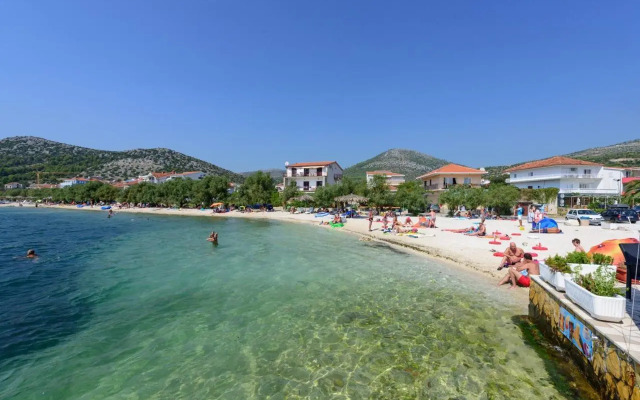 Apartments with a parking space Seget Vranjica, Trogir - 11273