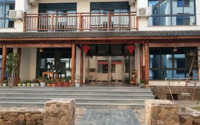 Bamboo and Apricot Garden House