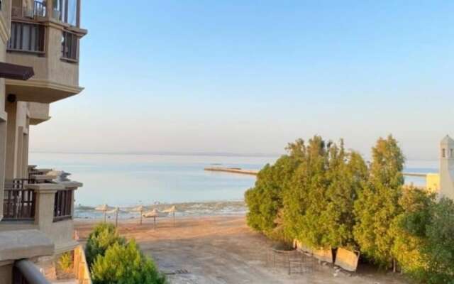 Sunny Sea Side View Apartment