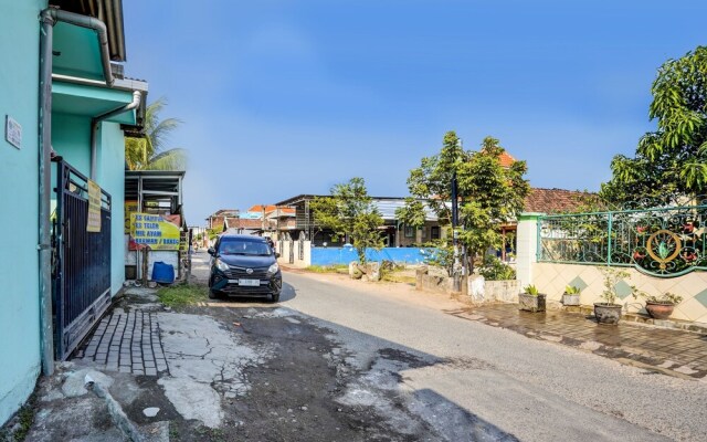 SPOT ON 92595 Umi Homestay Syariah
