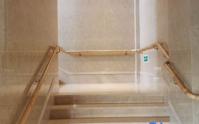 Vienna Hotel (Yantai High-Speed Railway South Station)