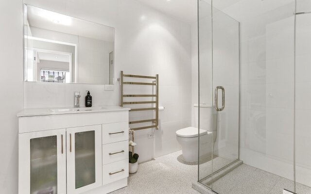 Wondrously Spacious 2 bdrm in Fantastic Location by Urban Butler – Guest Rooms – Auckland