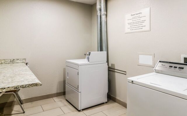 La Quinta Inn & Suites Westminster Promenade