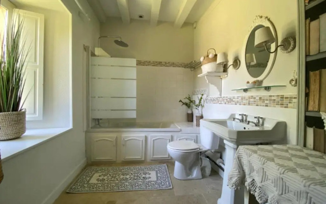 Le Petit Chateau De Sainte Colombe