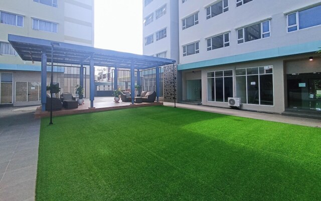 Cozy 2Br At Royal Makassar Apartment