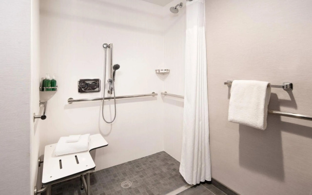 Courtyard by Marriott Fresno