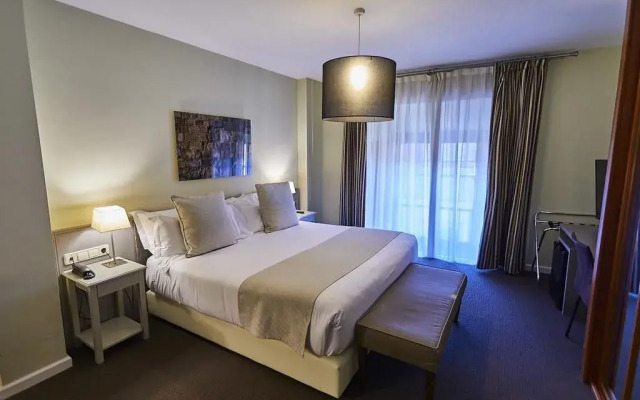 Ikonik Plaza Mercado