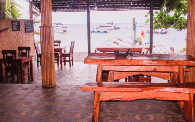 COCONUT BEACH BUNGALOWS & WARUNG Exst TemanTeman 2