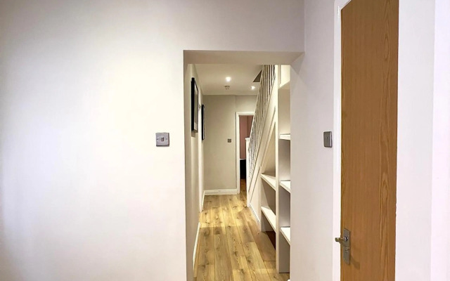 Spacious Two Bedroom Apartment in Westminster