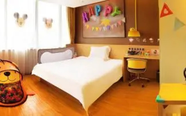 IU Hotel Zhongshan Dongfeng Xinshakou Bridge