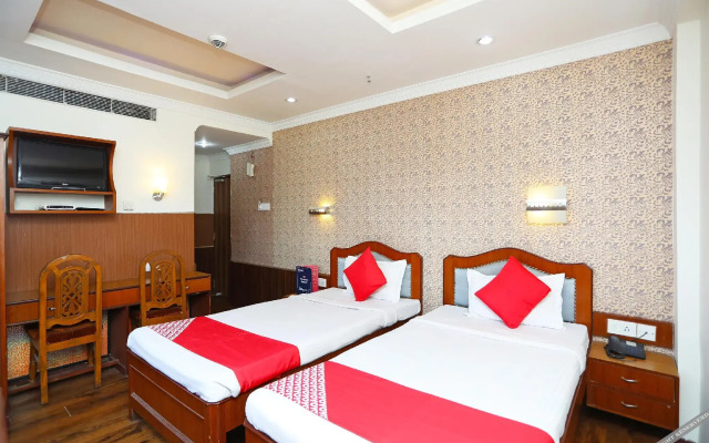 OYO 794 Hotel East Palace