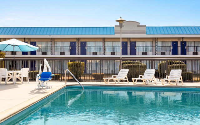 Days Inn by Wyndham Emporia