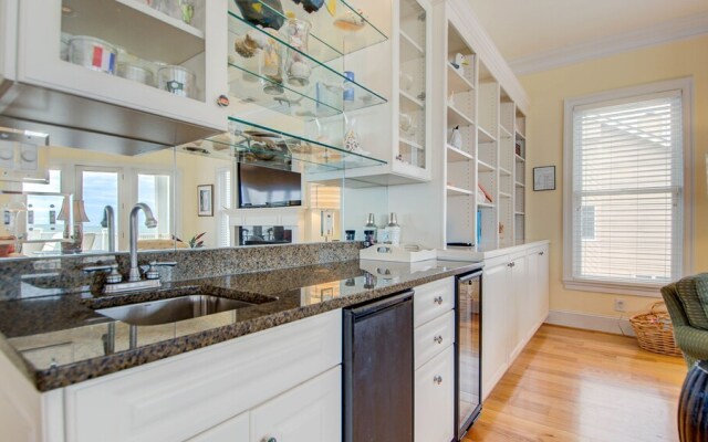 Higher Porpoise by Peace Vacations