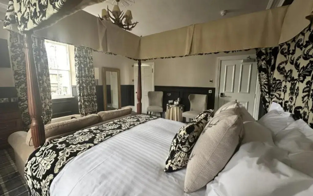 The Original Rosslyn Hotel
