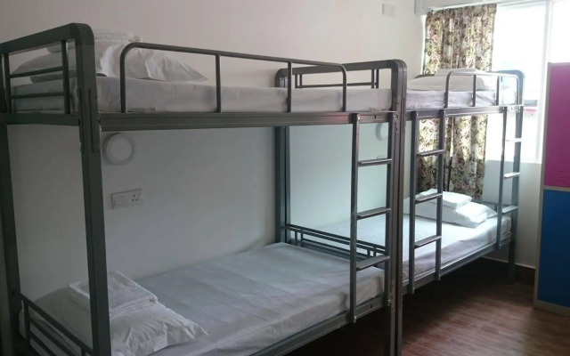 Halo Hostel