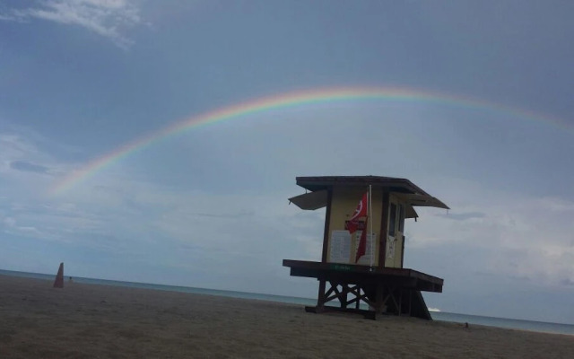 Hollywood Beach Side Apartments