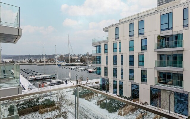 Port Marine With Sea View by Renters