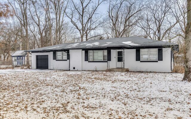 Modern Home ~ 6 Mi to Downtown Indy: Pets Welcome!