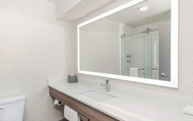 Holiday Inn Express & Suites Bloomington - Normal by IHG