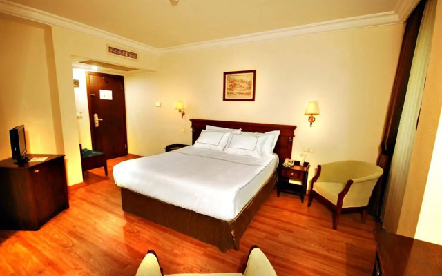 Hotel Golden Crown