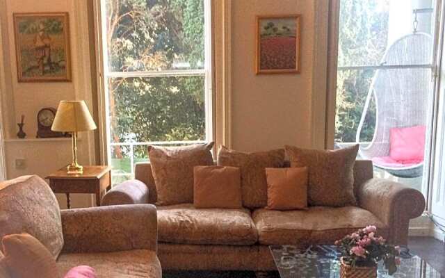 Huge Edwardian room with 2 balconies