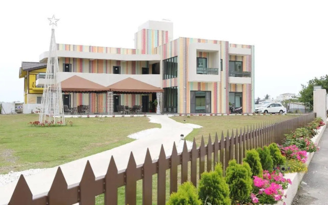 Pet Rainbow Maison Resort Hotel