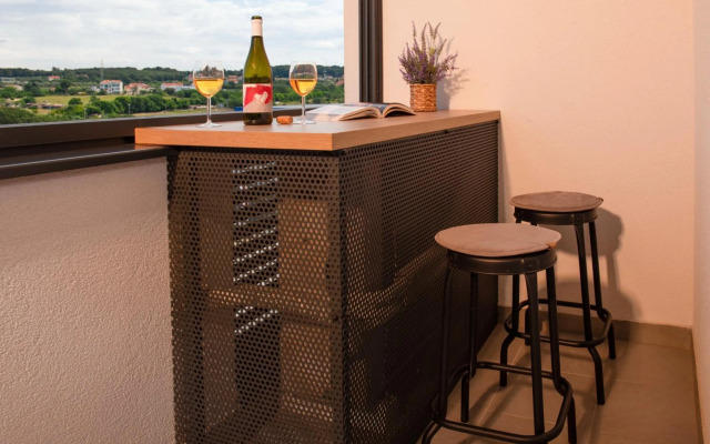 LUX 3 Bedroom Suite with FREE Private Parking