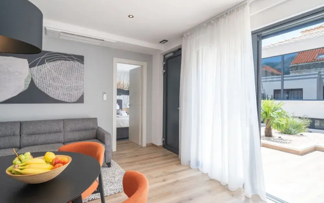 Apartments Villa Royale - Luxury One Bedroom Apartment With Terrace