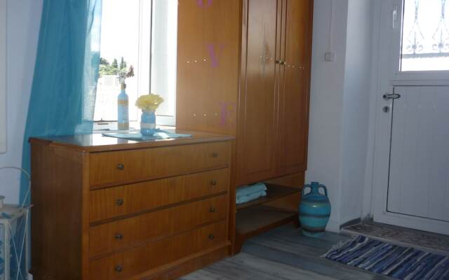 Traditional Villa 7 Mins Drive From Haraki Beach