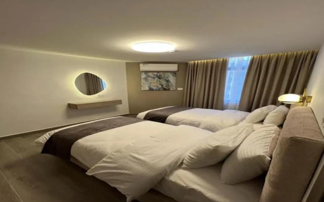 Red Carpet Suites