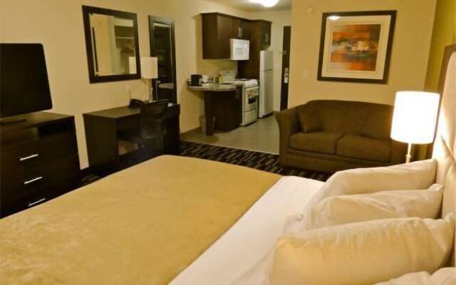 Stoughton Western Star Inn & Suites