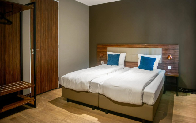 Amsterdam Lake Hotel