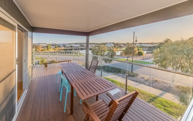 7 Boardwalk Lakeside in Cowes