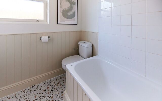 The Camden Hideaway - Stunning 1BDR Flat with Balcony
