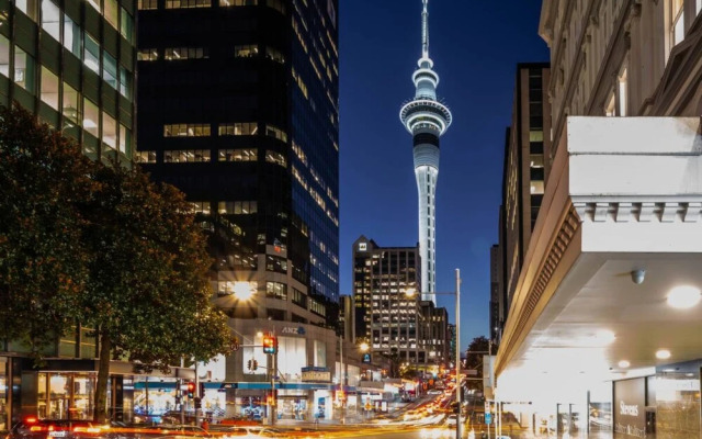 Chic & Spacious CBD Loft - 2 Beds & City