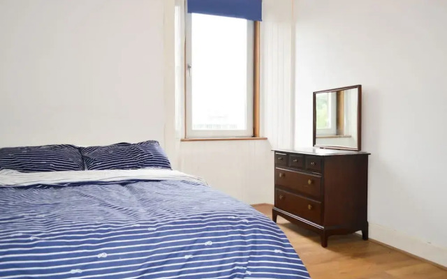 Comfy 1 Bedroom Apartment by Murrayfield