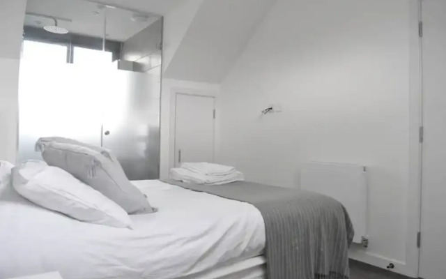 Modern 2 Bedroom Duplex Flat in Balham