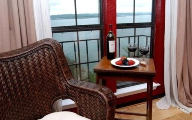 The Lakehouse Bed & Breakfast